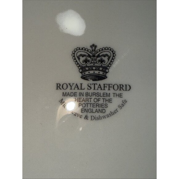 2 Royal Stafford Christmas Fireplace Cereal, Pasta, Soup Bowl 9" - Picture 6 of 7